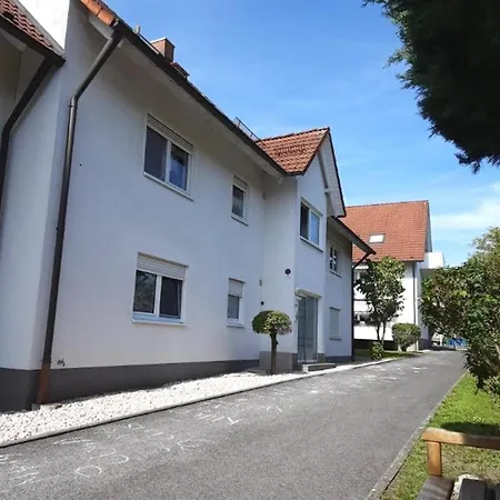 Moderne Und Gemuetliche Stadtnahe Apartmán Haßfurt